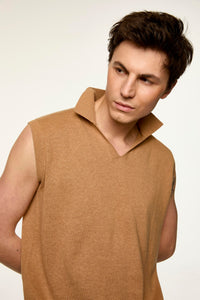 Sleeveless camel knitted vest