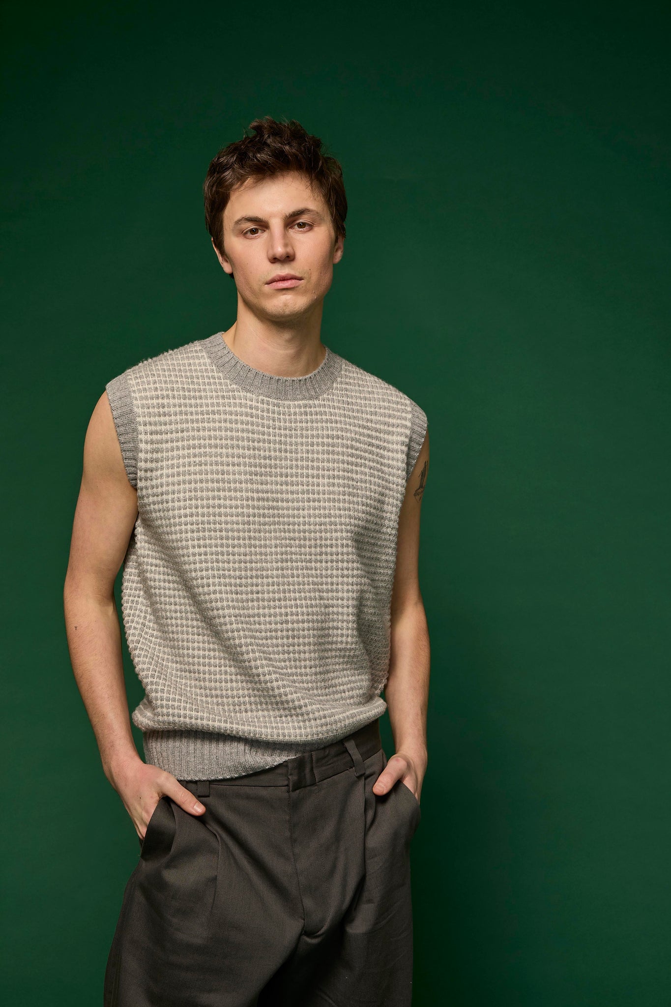 Patterned knitted tank in grey