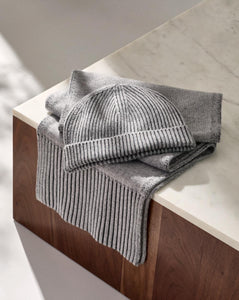 Grey ribbed cashmere hat
