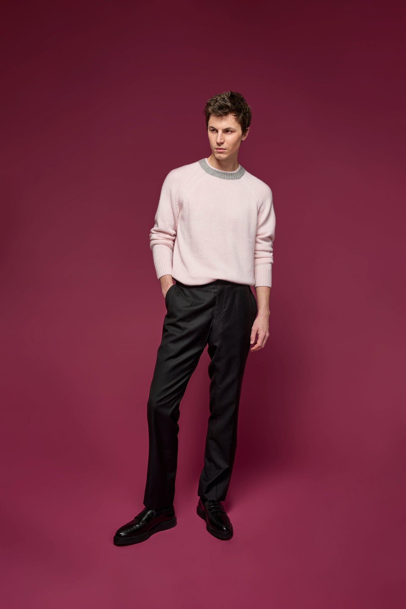 Light pink cashmere crew neck jumper with contrast colour neck
